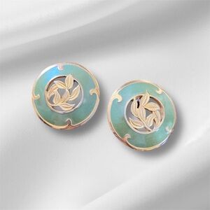 A vintage Elegant Gold and Green Leaf Earrings